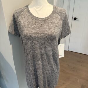 LULULEMON TEESHIRT